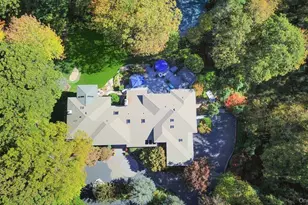 8 Forest Ct, Syosset, NY 11791 - Photo 38