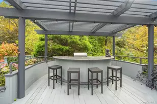 8 Forest Ct, Syosset, NY 11791 - Photo 34