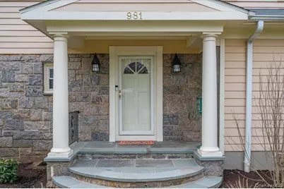 981 Green Meadow Lane, Mamaroneck, NY 10543 - Photo 2