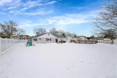 16 Magic Mountain Drive, Coram, NY 11727 - Photo 36