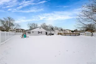 16 Magic Mountain Dr, Coram, NY 11727 - Photo 36