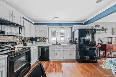 16 Magic Mountain Drive, Coram, NY 11727 - Photo 14