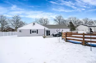 16 Magic Mountain Dr, Coram, NY 11727 - Photo 34