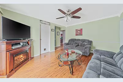 16 Magic Mountain Drive, Coram, NY 11727 - Photo 18