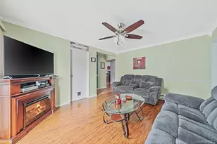 16 Magic Mountain Dr, Coram, NY 11727 - Photo 18