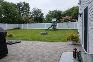 16 Magic Mountain Dr, Coram, NY 11727 - Photo 40