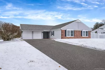 16 Magic Mountain Drive, Coram, NY 11727 - Photo 2