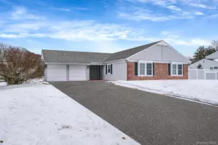 16 Magic Mountain Dr, Coram, NY 11727 - Photo 2