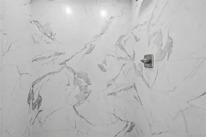 923 E Main Street, Riverhead, NY 11901 - Photo 18