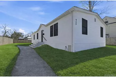 923 E Main Street, Riverhead, NY 11901 - Photo 1