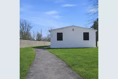 923 E Main Street, Riverhead, NY 11901 - Photo 2