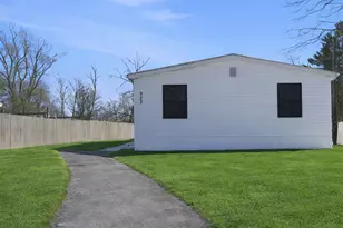 923 E Main St, Riverhead, NY 11901 - Photo 2