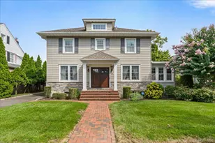 33 Shepherd St, Rockville Centre, NY 11570 - Photo 2
