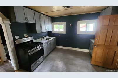 200 Oak Avenue, Flanders, NY 11901 - Photo 6