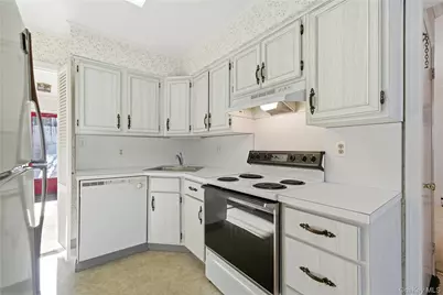 115 Red Oak Court, Port Jefferson, NY 11777 - Photo 10