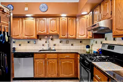 25 Village Gate Way #25, Nyack, NY 10960 - Photo 8