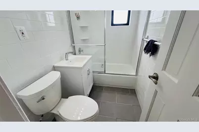 6105 39th Avenue #D6, Woodside, NY 11377 - Photo 4