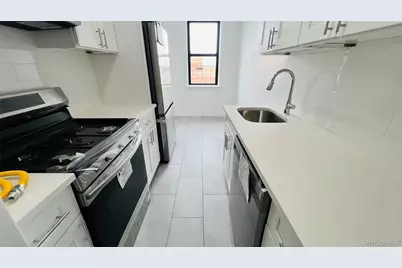 6109 39th Avenue #M5, Woodside, NY 11377 - Photo 4