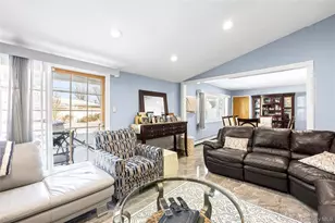 43 Wildflower Ln, Wantagh, NY 11793 - Photo 10