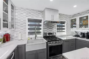 43 Wildflower Ln, Wantagh, NY 11793 - Photo 4