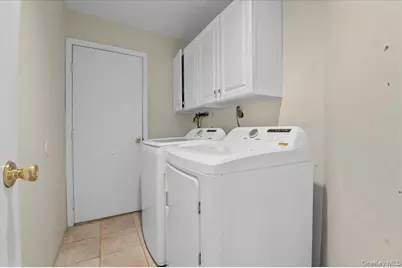 205 Fairfield Drive E, Holbrook, NY 11741 - Photo 20