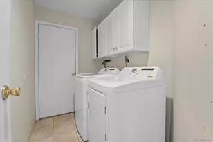 205 Fairfield Dr E, Holbrook, NY 11741 - Photo 20