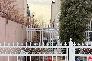 2076 Caesar Pl, Bronx, NY 10473 - Photo 4