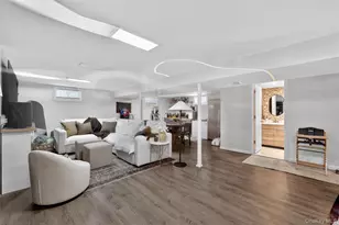 1024 Oaks Dr, Franklin Square, NY 11010 - Photo 16