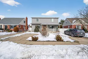 1024 Oaks Dr, Franklin Square, NY 11010 - Photo 26