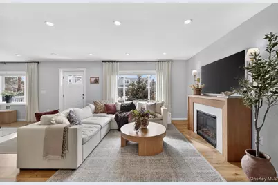 1024 Oaks Drive, Franklin Square, NY 11010 - Photo 2