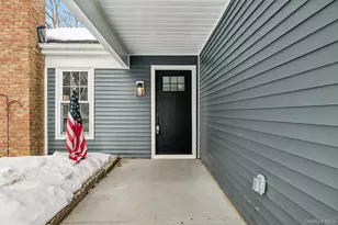 304 Kingston Ct, Ridge, NY 11961 - Photo 4