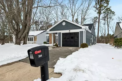 304 Kingston Court, Ridge, NY 11961 - Photo 2