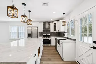 304 Kingston Ct, Ridge, NY 11961 - Photo 16