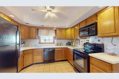 638 Saint George Avenue, North Babylon, NY 11703 - Photo 8