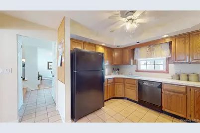 638 Saint George Avenue, North Babylon, NY 11703 - Photo 10