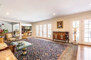 13 Lighthouse Rd, Great Neck, NY 11024 - Photo 8