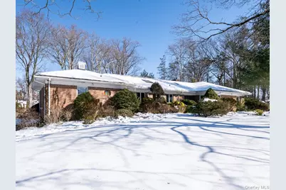 13 Lighthouse Road, Great Neck, NY 11024 - Photo 2