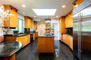 13 Lighthouse Rd, Great Neck, NY 11024 - Photo 14