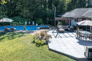 13 Lighthouse Rd, Great Neck, NY 11024 - Photo 30