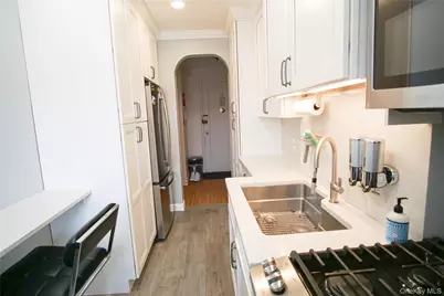 3321 Bruckner Boulevard #5J, Bronx, NY 10461 - Photo 10