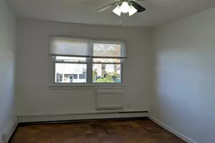 11A Hemlock Dr, Bay Shore, NY 11706 - Photo 8