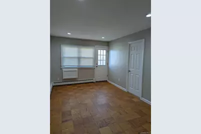 11A Hemlock Drive #8, Bay Shore, NY 11706 - Photo 4