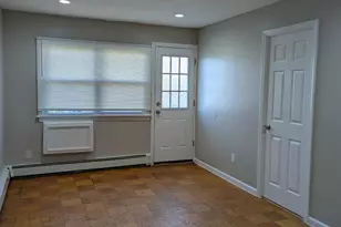 11A Hemlock Dr, Bay Shore, NY 11706 - Photo 4