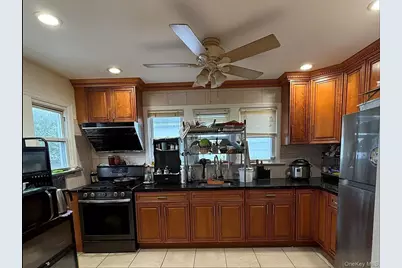 17 Litchfield Av #1 Avenue, Elmont, NY 11003 - Photo 4