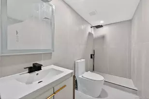 147-72 Huxley St, Rosedale, NY 11422 - Photo 12