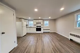 273 S 16th St, Lindenhurst, NY 11757 - Photo 2