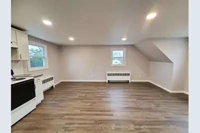 273 South 16th St, Lindenhurst, NY 11757 - Photo 4