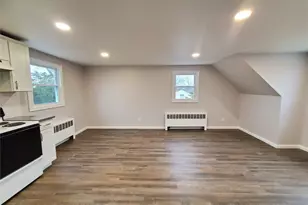 273 S 16th St, Lindenhurst, NY 11757 - Photo 4