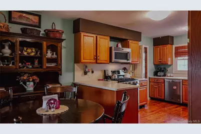 8 Royalston Lane, South Setauket, NY 11720 - Photo 6