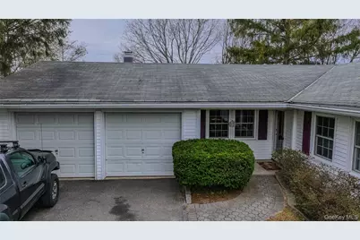8 Royalston Lane, South Setauket, NY 11720 - Photo 2